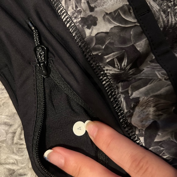 LULULEMON shorts <3 - Picture 2 of 16